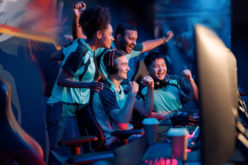 esports players celebrating